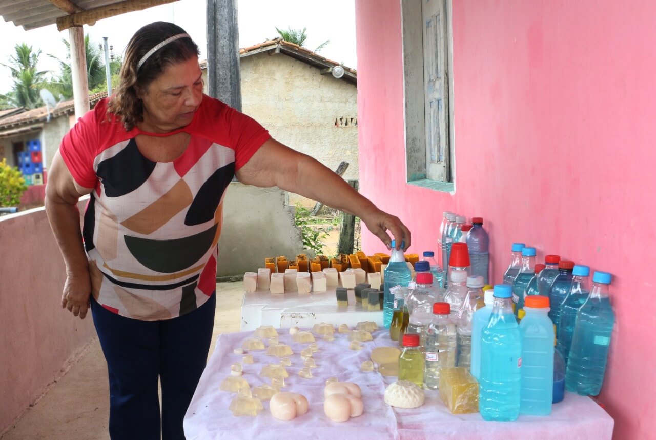 Prefeitura de Eunápolis promove curso sobre beneficiamento do mel para mulheres do campo 5
