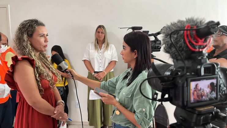 Prefeita Cordélia Torres concede coletiva de imprensa para divulgar ações em relação às chuvas 28