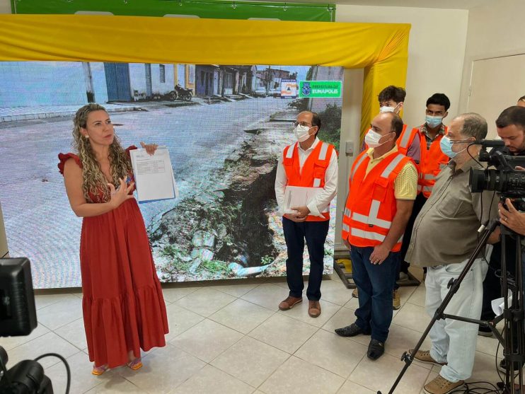 Prefeita Cordélia Torres concede coletiva de imprensa para divulgar ações em relação às chuvas 12