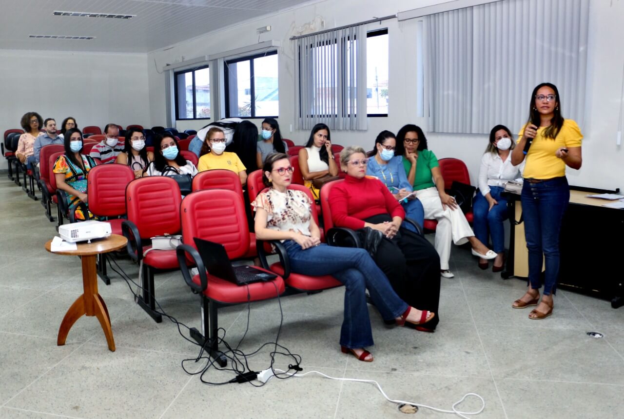 Prefeitura de Eunápolis promove curso sobre infecções sexualmente transmissíveis para médicos e enfermeiros 30