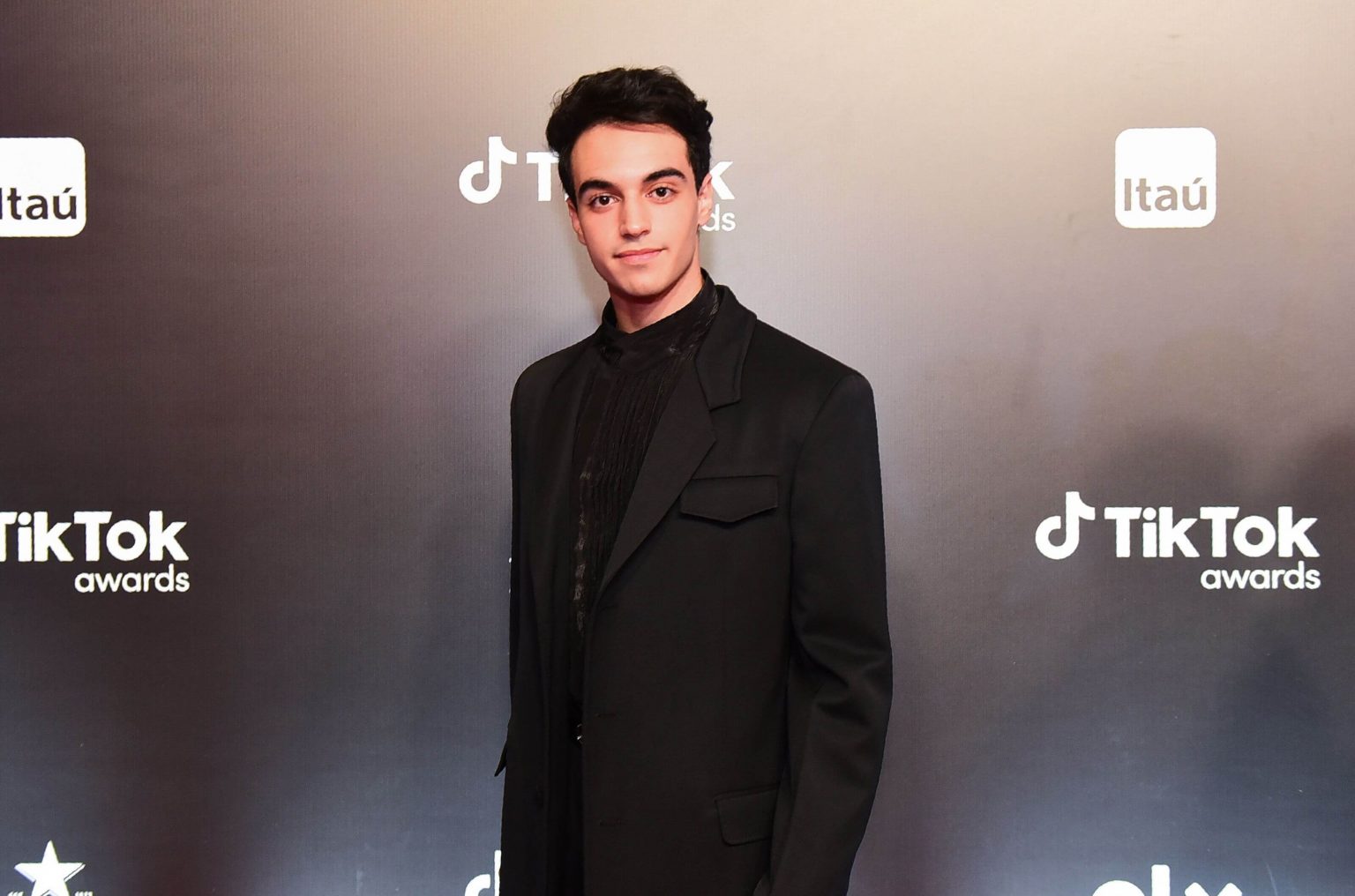 Lyus, DJ e produtor de dance music, foi atração do Pink Carpet do TikTok Awards 8