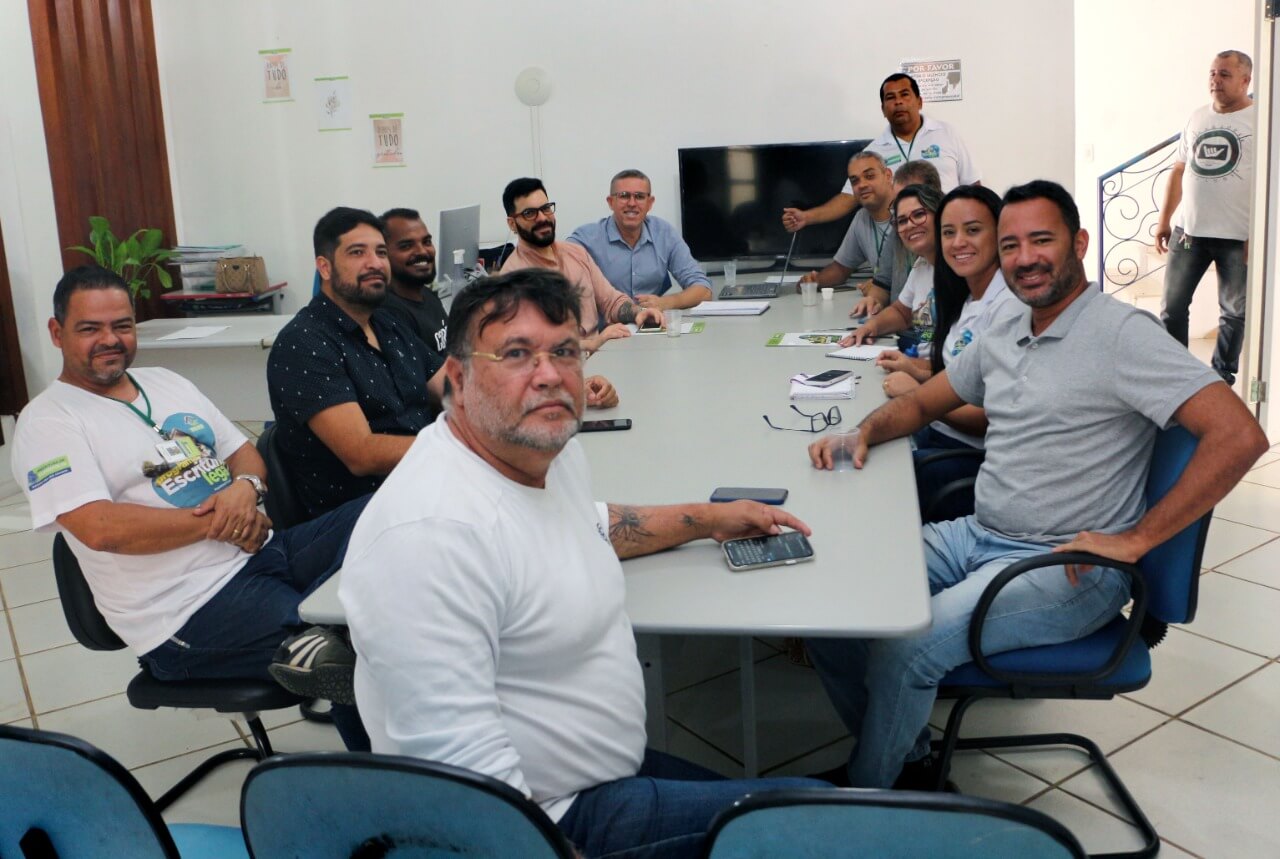 Destaque estadual com o projeto "Escritura Legal", Prefeitura de Eunápolis recebe membros da UPB e NUREF para troca de experiências 8