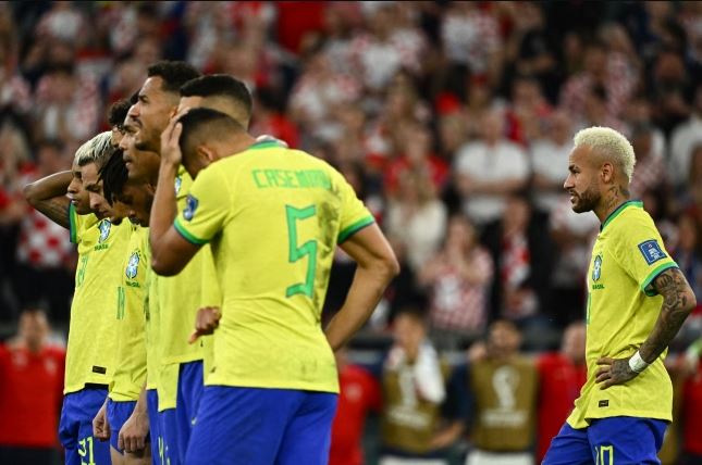 Brasil perde chances, leva gol no fim e é eliminado pela Croácia nos pênaltis 8