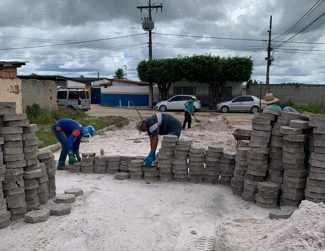 Eunápolis: pavimentação em 6 mil metros² de ruas do bairro Pequi está em fase de conclusão 5