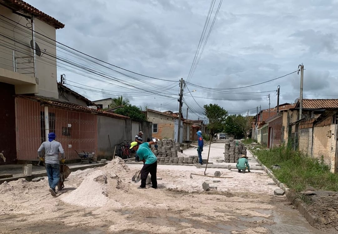 Eunápolis: pavimentação em 6 mil metros² de ruas do bairro Pequi está em fase de conclusão 7