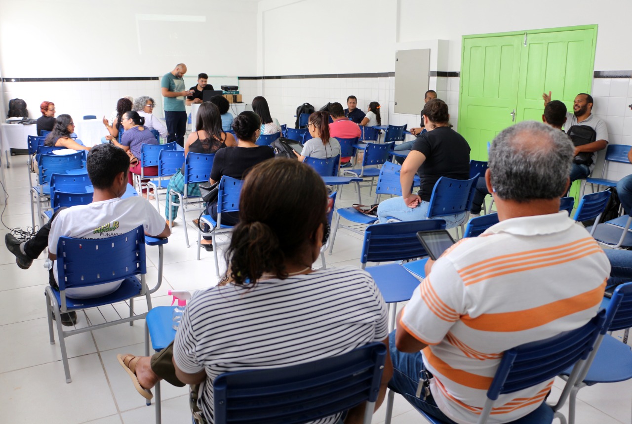 Professores da rede municipal da educação participam de capacitação da plataforma PICODE 56