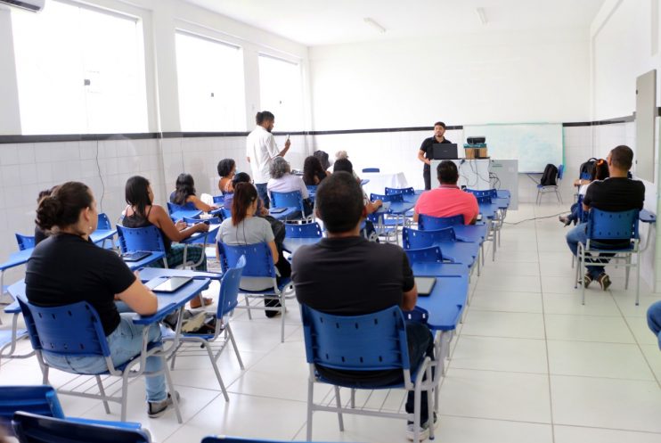 Professores da rede municipal da educação participam de capacitação da plataforma PICODE 6