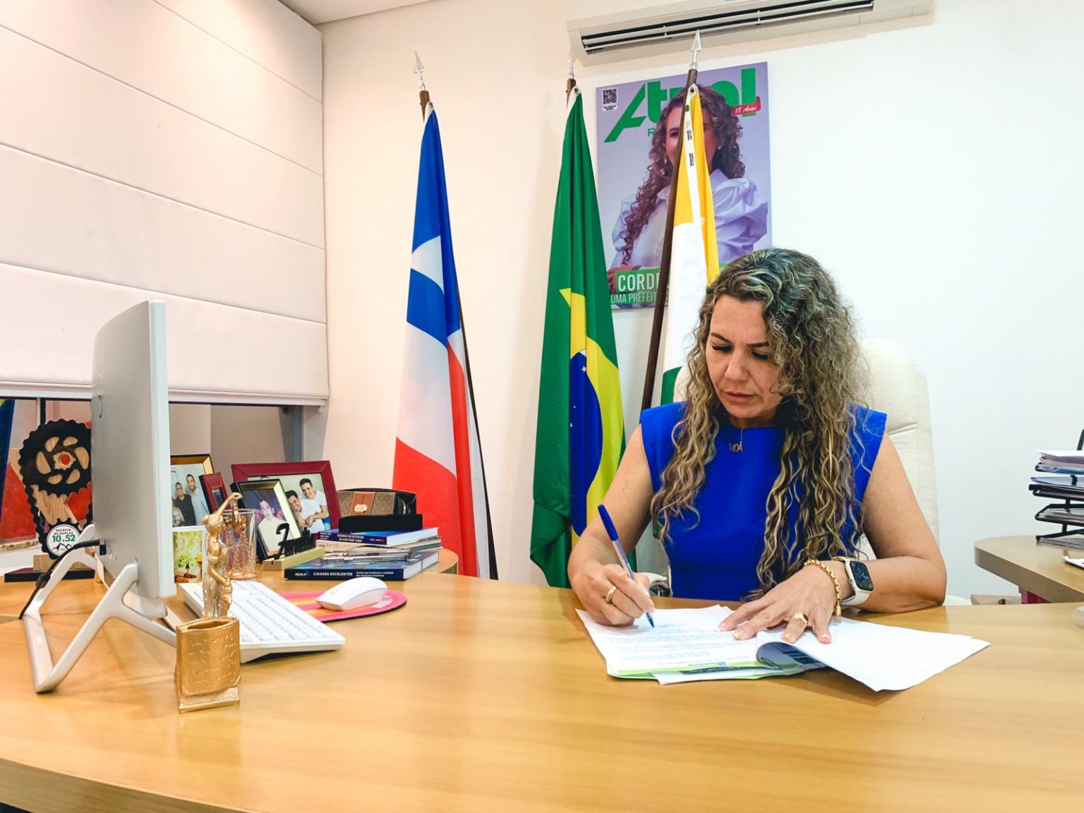 Prefeita Cordélia Torres beneficia cerca de 1.800 profissionais com prorrogação do REDA Prefeita Cordélia Torres beneficia cerca de 1.800 profissionais com prorrogação do REDA 13
