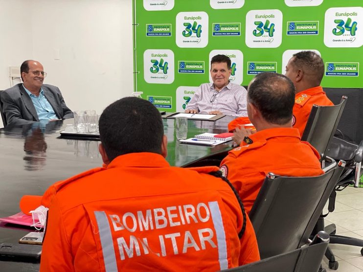 Secretário Paulo Dapé conduz reunião para fortalecer parceria entre Prefeitura de Eunápolis e Corpo de Bombeiros 11