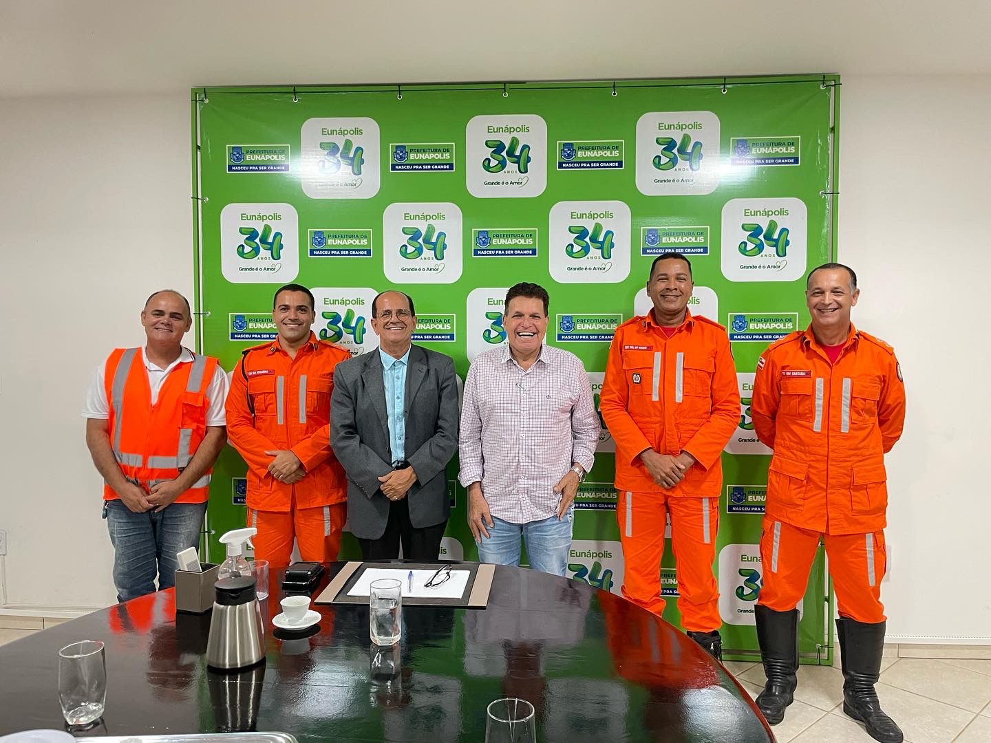 Secretário Paulo Dapé conduz reunião para fortalecer parceria entre Prefeitura de Eunápolis e Corpo de Bombeiros 8