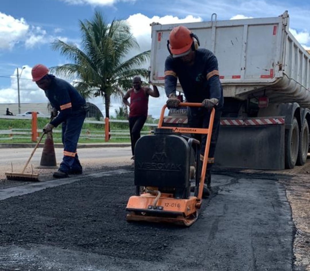 Prefeitura de Eunápolis intensifica “Operação Tapa-Buracos” para recuperar ruas danificadas pelas chuvas 7