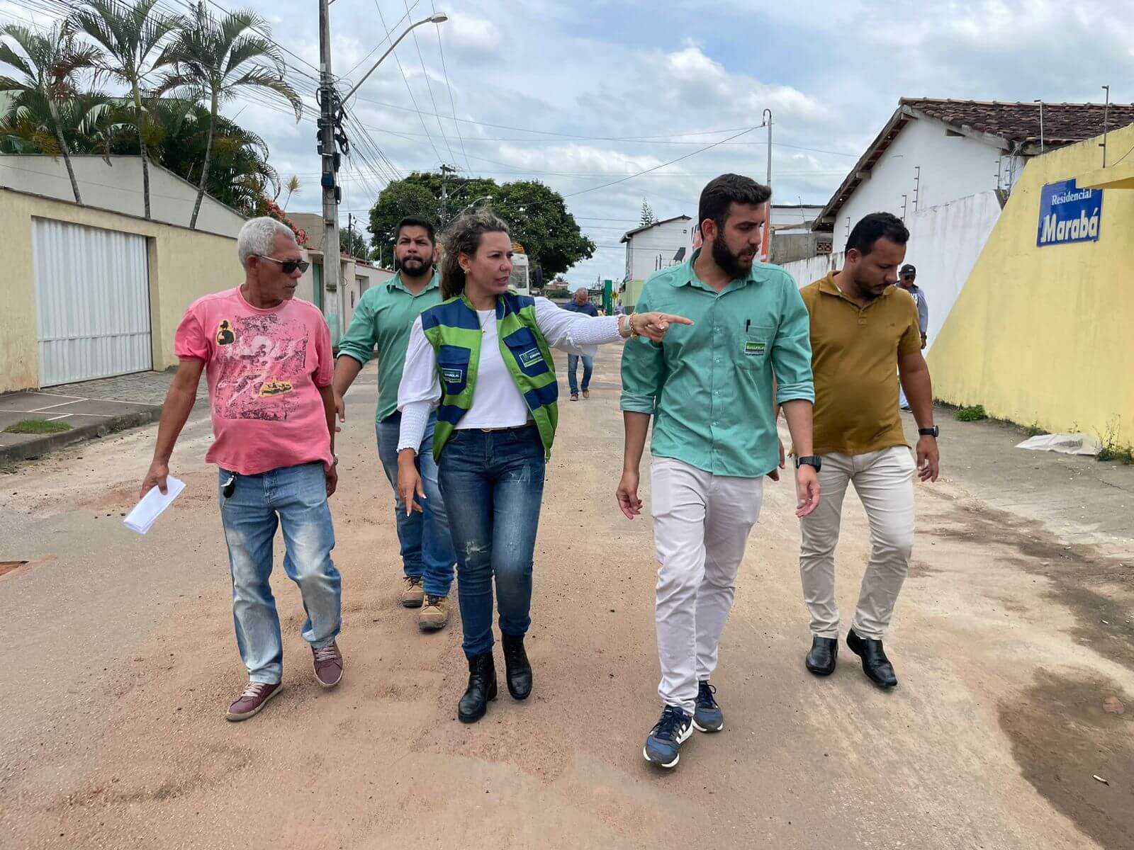 Prefeita Cordélia Torres vistoria obras e visita áreas afetadas pela chuva em Eunápolis 6