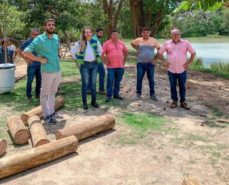 Prefeita Cordélia Torres vistoria obras e visita áreas afetadas pela chuva em Eunápolis 11