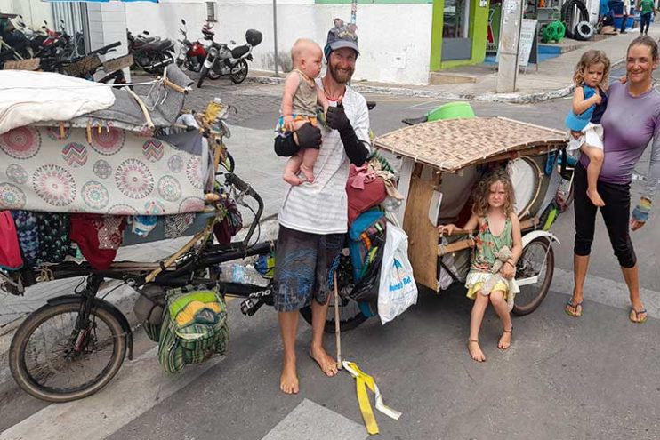 Passa por Brumado-BA família francesa que quer dar volta ao mundo de bicicleta 5