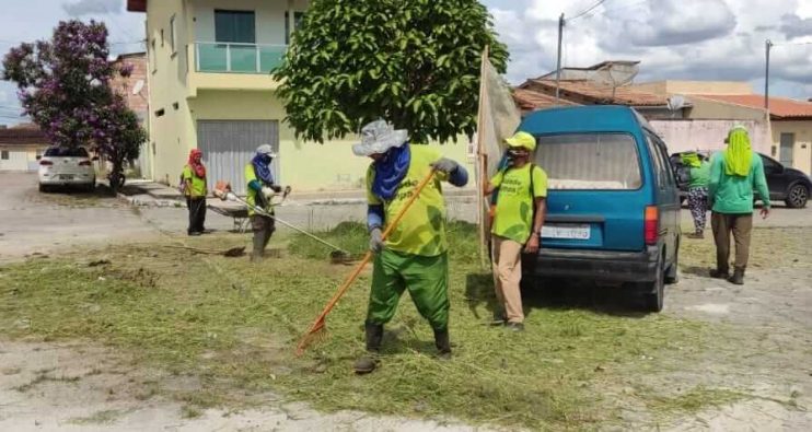 Prefeitura de Eunápolis realiza intensa ação de limpeza urbana após chuvas 11