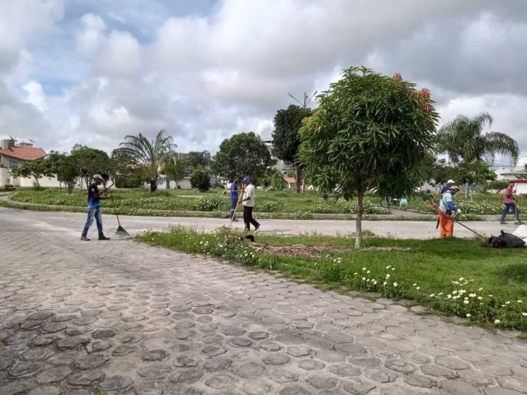 Prefeitura de Eunápolis realiza intensa ação de limpeza urbana após chuvas 10