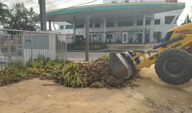 Prefeitura de Eunápolis realiza intensa ação de limpeza urbana após chuvas 15