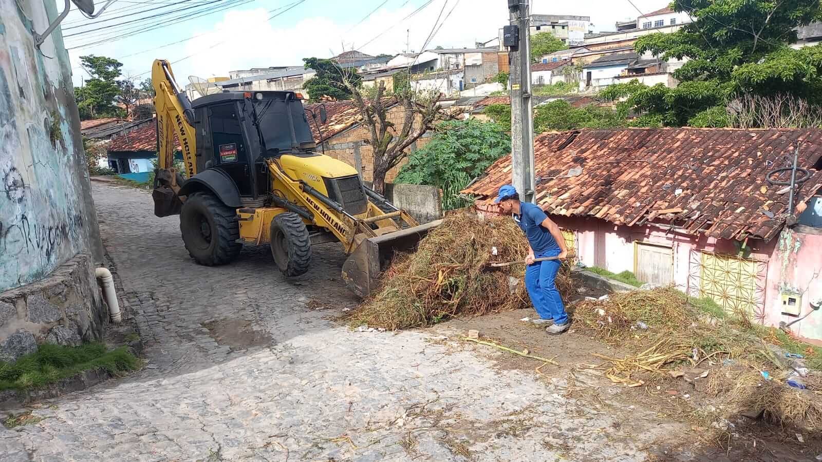 Prefeitura de Eunápolis realiza intensa ação de limpeza urbana após chuvas 5