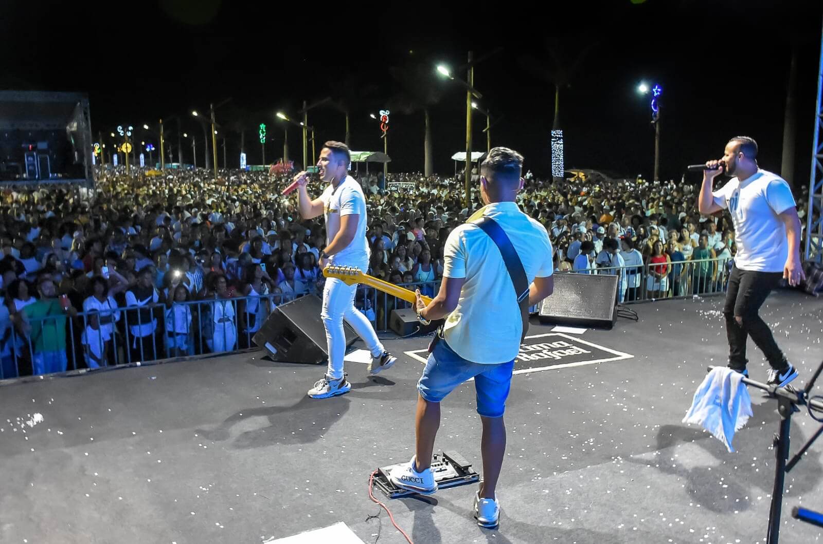 MILHARES DE PESSOAS CELEBRAM ANO NOVO NA PASSARELA DA CULTURA 72