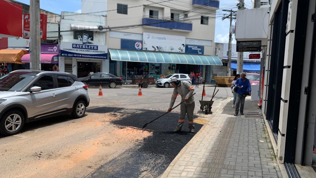 Prefeitura de Eunápolis intensifica "Operação Tapa-buracos" para recuperar malha viária após chuvas 38
