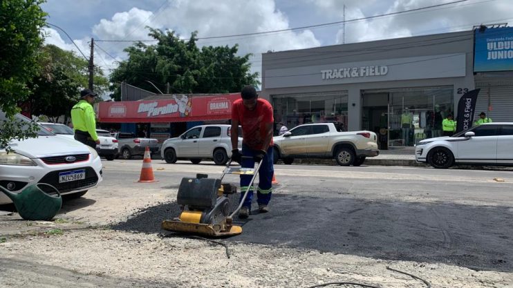 Prefeitura de Eunápolis intensifica "Operação Tapa-buracos" para recuperar malha viária após chuvas 11