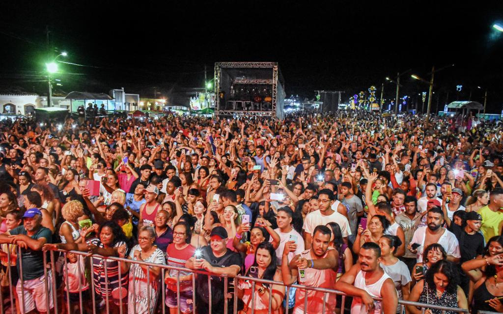 É O TCHAN ANIMA MULTIDÃO NA PASSARELA DA CULTURA 22