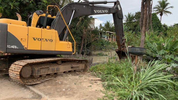 Falta de manutenção do DNIT resulta em alagamento de casas em Eunápolis 10