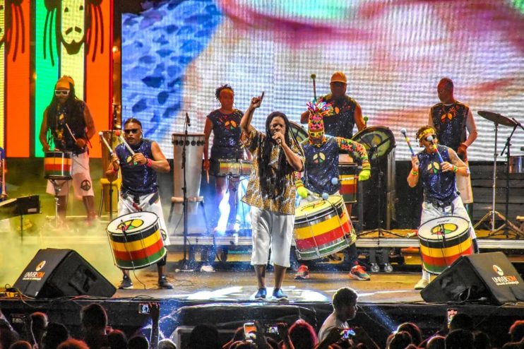 TAMBORES DA BANDA OLODUM ARRASTA MULTIDÃO NA PASSARELA DA CULTURA 12