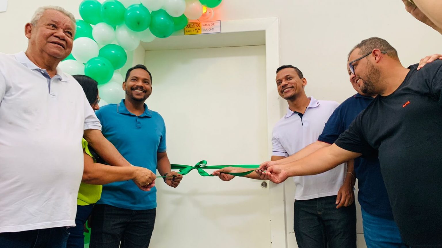 Governo de Itagimirim realiza grande sonho da população e inaugura sala de radiologia no Hospital Municipal Governo de Itagimirim realiza grande sonho da população e inaugura sala de radiologia no Hospital Municipal 12