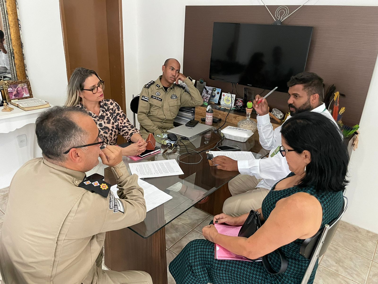 Assistência Social de Eunápolis e Polícia Militar se reúnem para discutir apoio às pessoas em situação de rua 24
