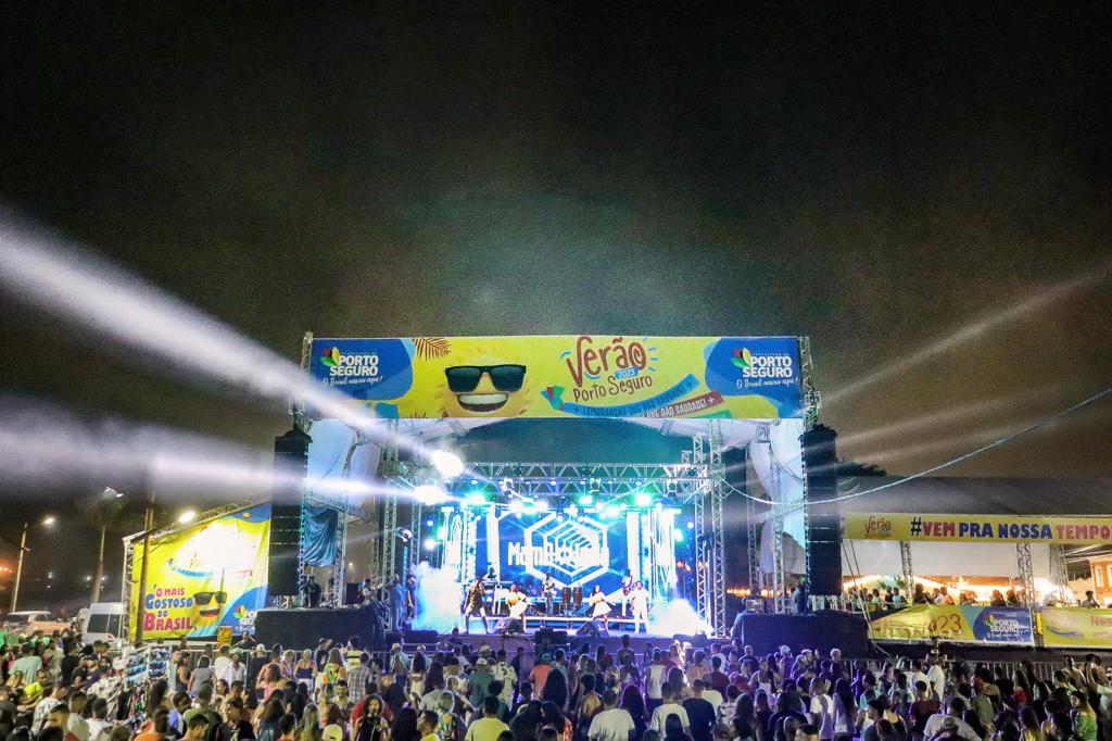 MAMBOLADA FAZ SHOW CALIENTE NA PASSARELA 163