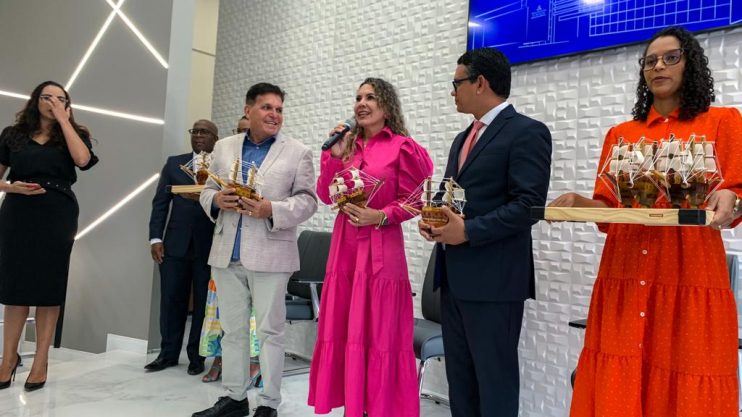 Prefeita Cordélia Torres e Paulo Dapé são homenageados na inauguração da sede da Igreja Adventista 41