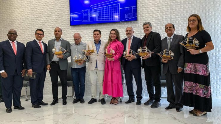 Prefeita Cordélia Torres e Paulo Dapé são homenageados na inauguração da sede da Igreja Adventista 18