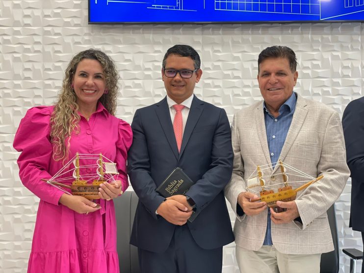 Prefeita Cordélia Torres e Paulo Dapé são homenageados na inauguração da sede da Igreja Adventista 35