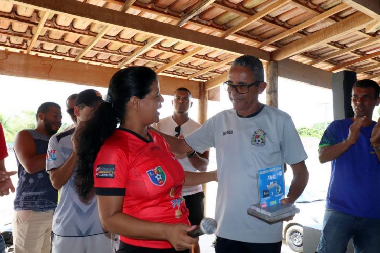 Com apoio da Prefeitura de Eunápolis, Copa Empresarial consagra Mercadinho Limeira como campeão 13