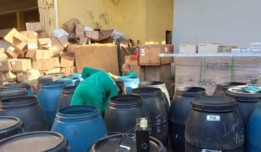 Vigilância Sanitária de Eunápolis apreende mais de 4 toneladas de medicamentos armazenados ilegalmente 30