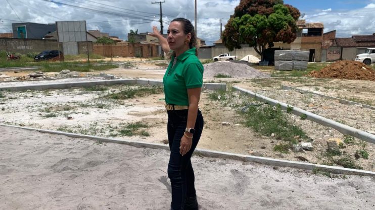 Prefeita Cordélia Torres vistoria início das obras da praça do bairro Alto da Boa Vista 14