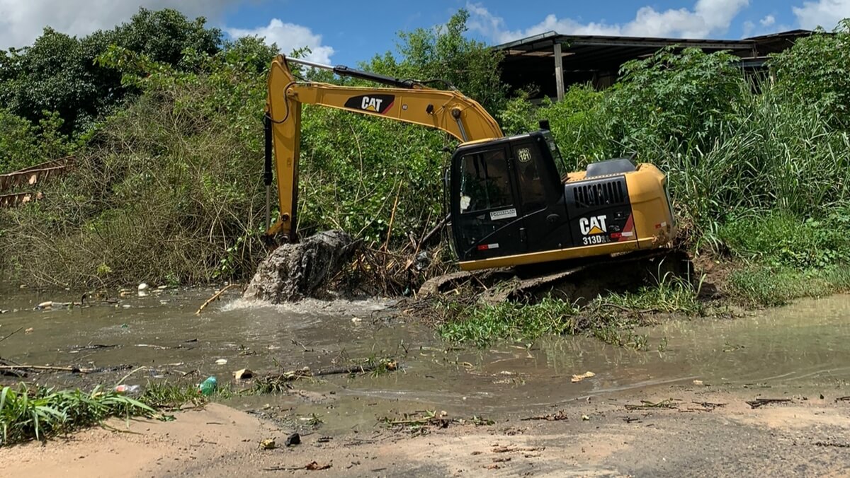 Prefeitura de Eunápolis desobstrui outra represa no bairro Rosa Neto para evitar alagamentos 30