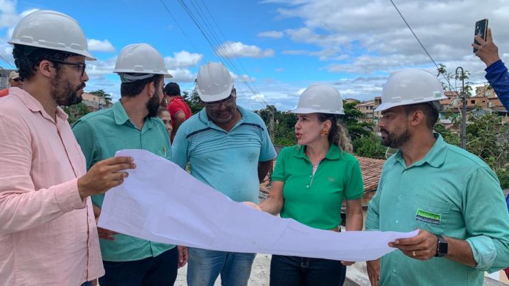 Prefeita Cordélia Torres vistoria início das obras da praça do bairro Alto da Boa Vista 6