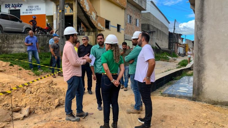 Prefeita Cordélia Torres vistoria início das obras da praça do bairro Alto da Boa Vista 11