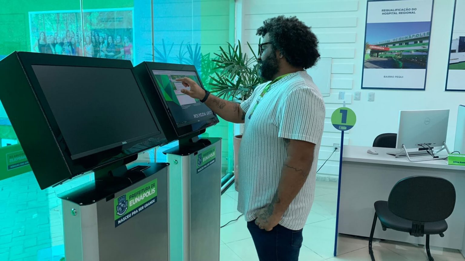 Prefeitura de Eunápolis instala modernos terminais de atendimento no setor de Tributos e Arrecadação 5