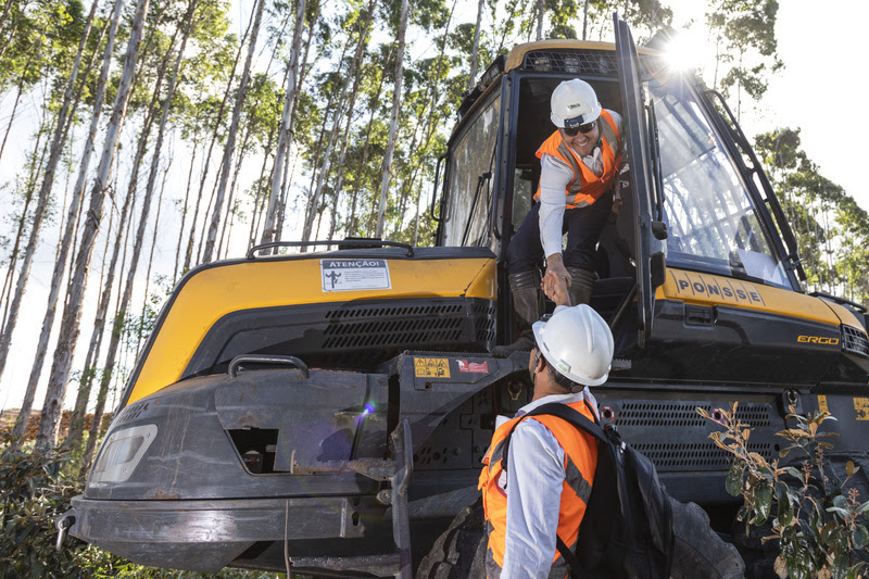 Veracel abre oportunidade para operadoras e operadores de colheitas 2