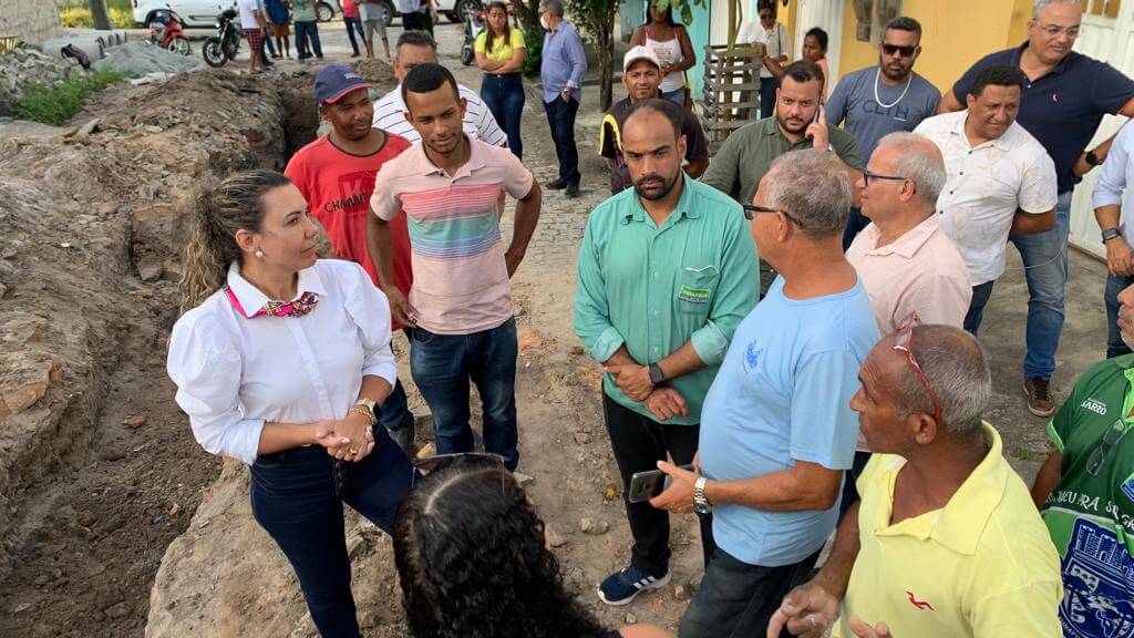 Prefeita Cordélia Torres vistoria obras do Recanto dos Idosos e da Rua Canta Galo 4