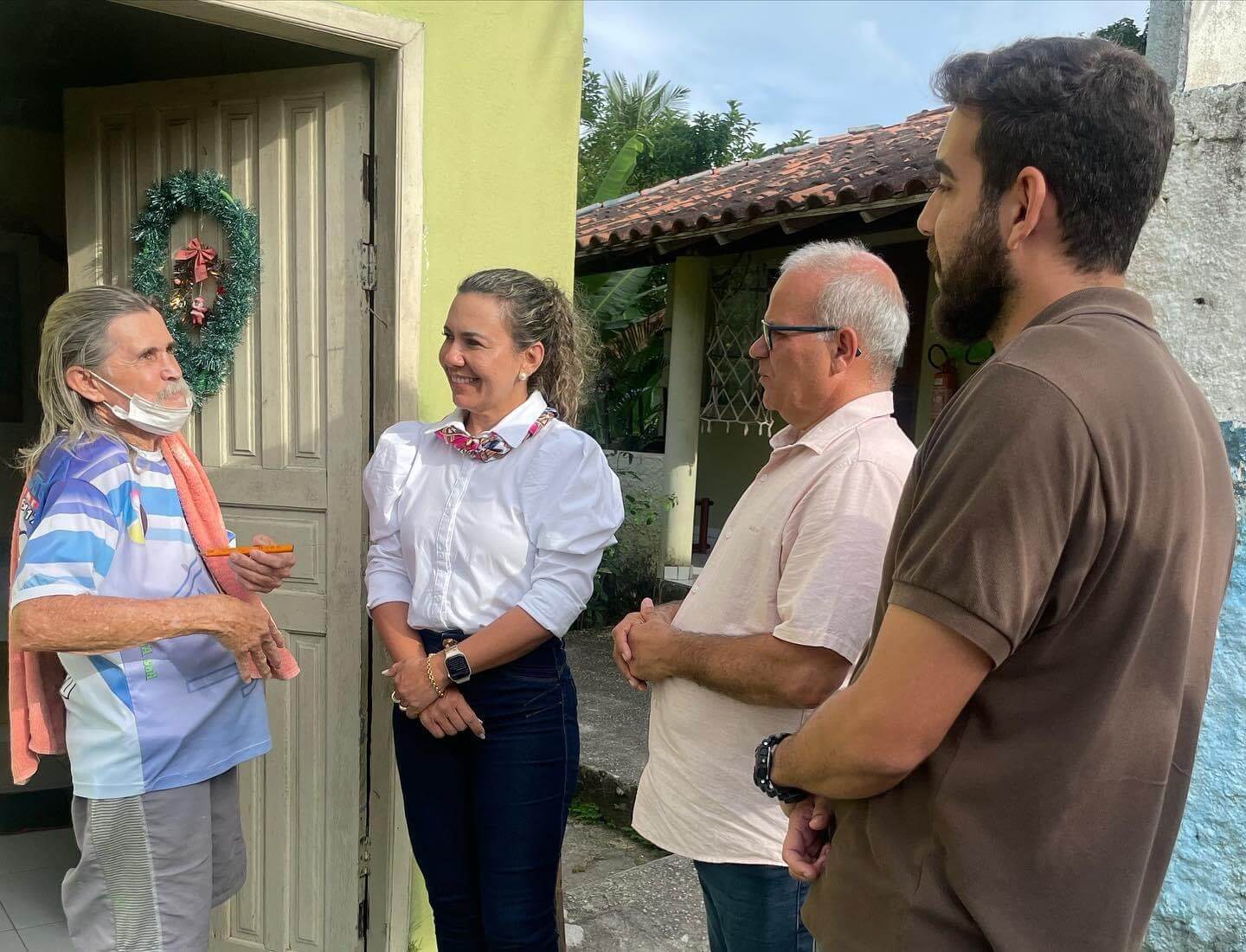 Prefeita Cordélia Torres vistoria obras do Recanto dos Idosos e da Rua Canta Galo 5