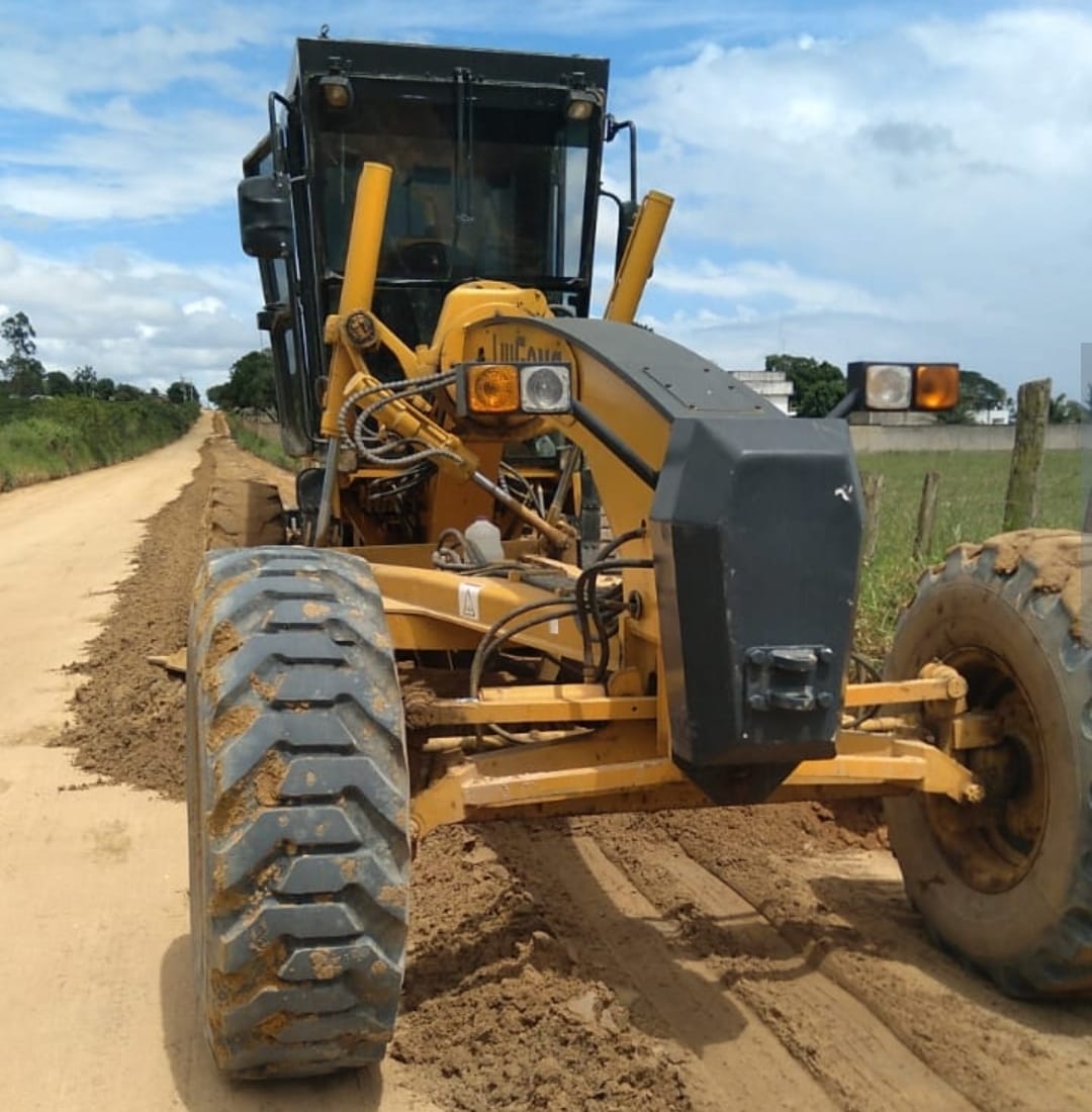Prefeitura de Eunápolis recupera estradas da zona rural após chuvas 5