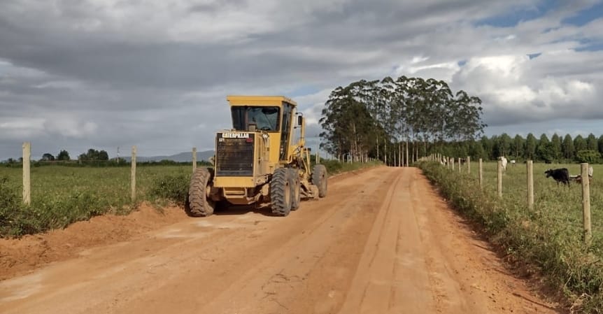 Prefeitura de Eunápolis recupera estradas da zona rural após chuvas 26