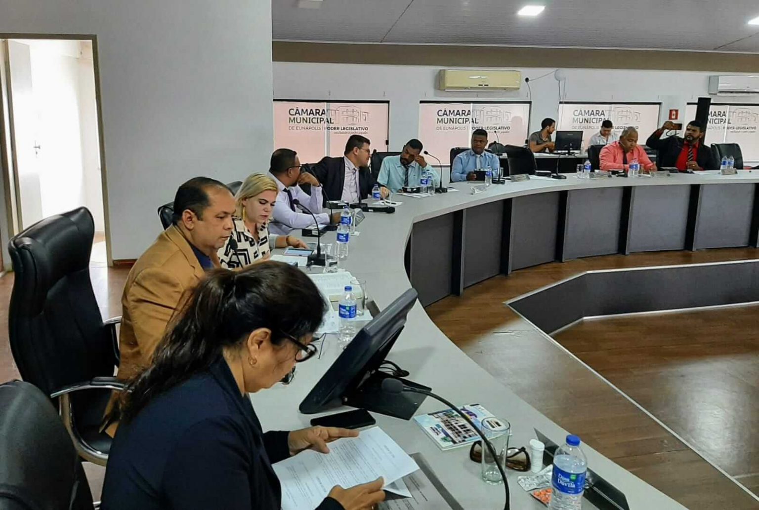 Câmara de Eunápolis aprova reajuste nos salários dos servidores Câmara de Eunápolis aprova reajuste nos salários dos servidores 9