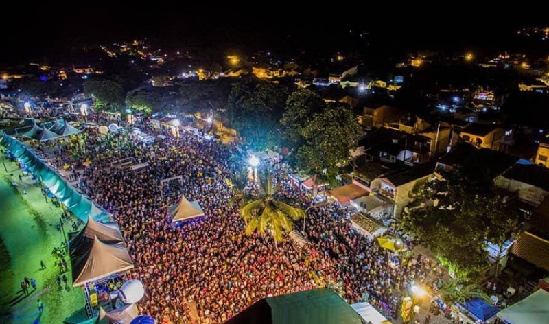 Com grandes atrações, primeira noite do Carnaval de Itacaré bate recorde de público 33