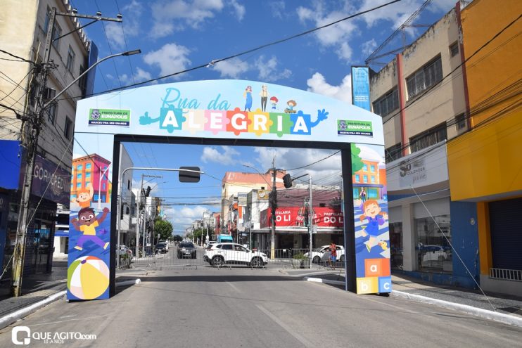 "Rua da Alegria" atrai centenas de famílias para diversão na Avenida Porto Seguro 13