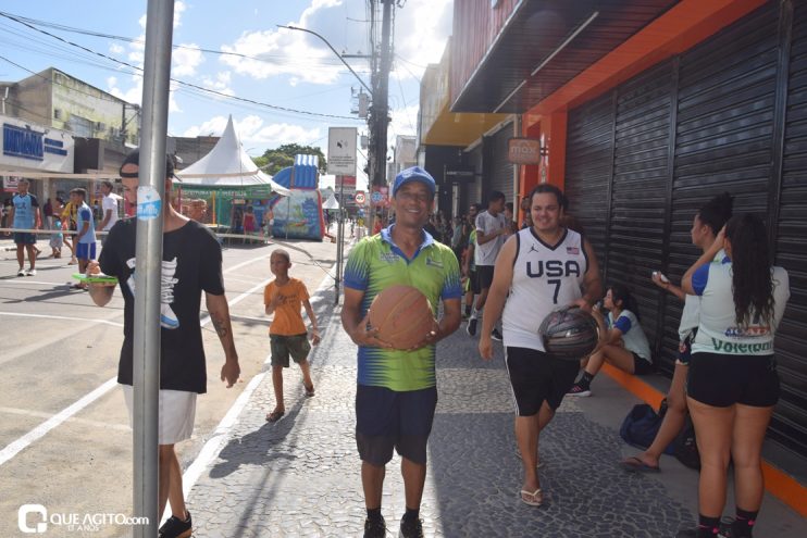 "Rua da Alegria" atrai centenas de famílias para diversão na Avenida Porto Seguro 15